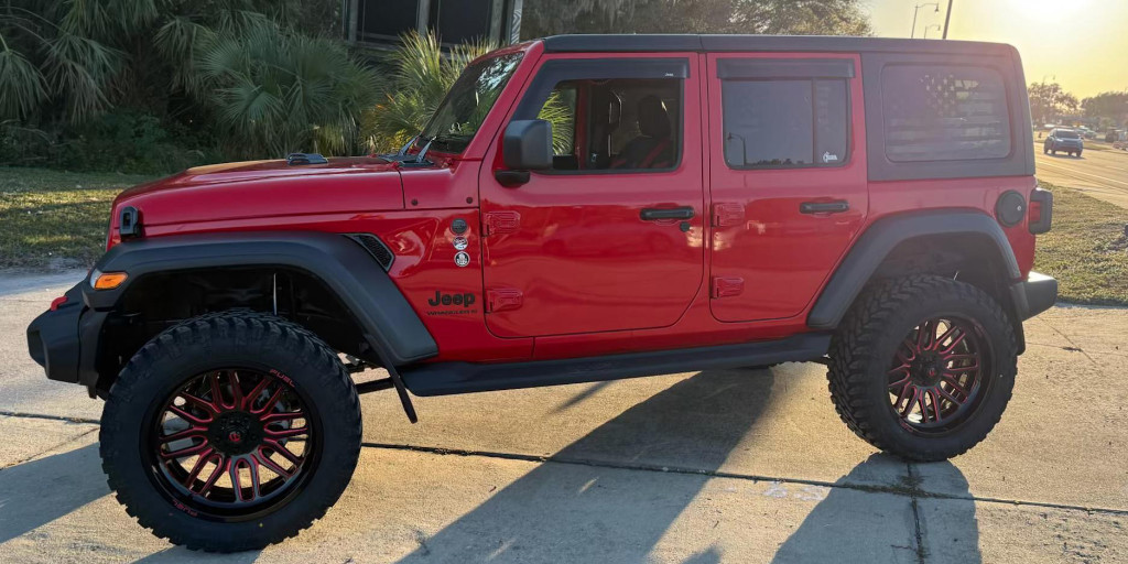 CustomWheelsExp's tweet image. Who's wearing red to the Christmas holiday party this weekend!🎄🎅🎄🎅🎄🎅🎄

Shop @FuelOffroad red wheels: ow.ly/Ubyb50XE44r

@WheelPros @WheelProsCharlotte #FuelWheels #RedJeep #ChristmasRides #FuelOffroad #JeepLife #WheelPros #JeepWrangler