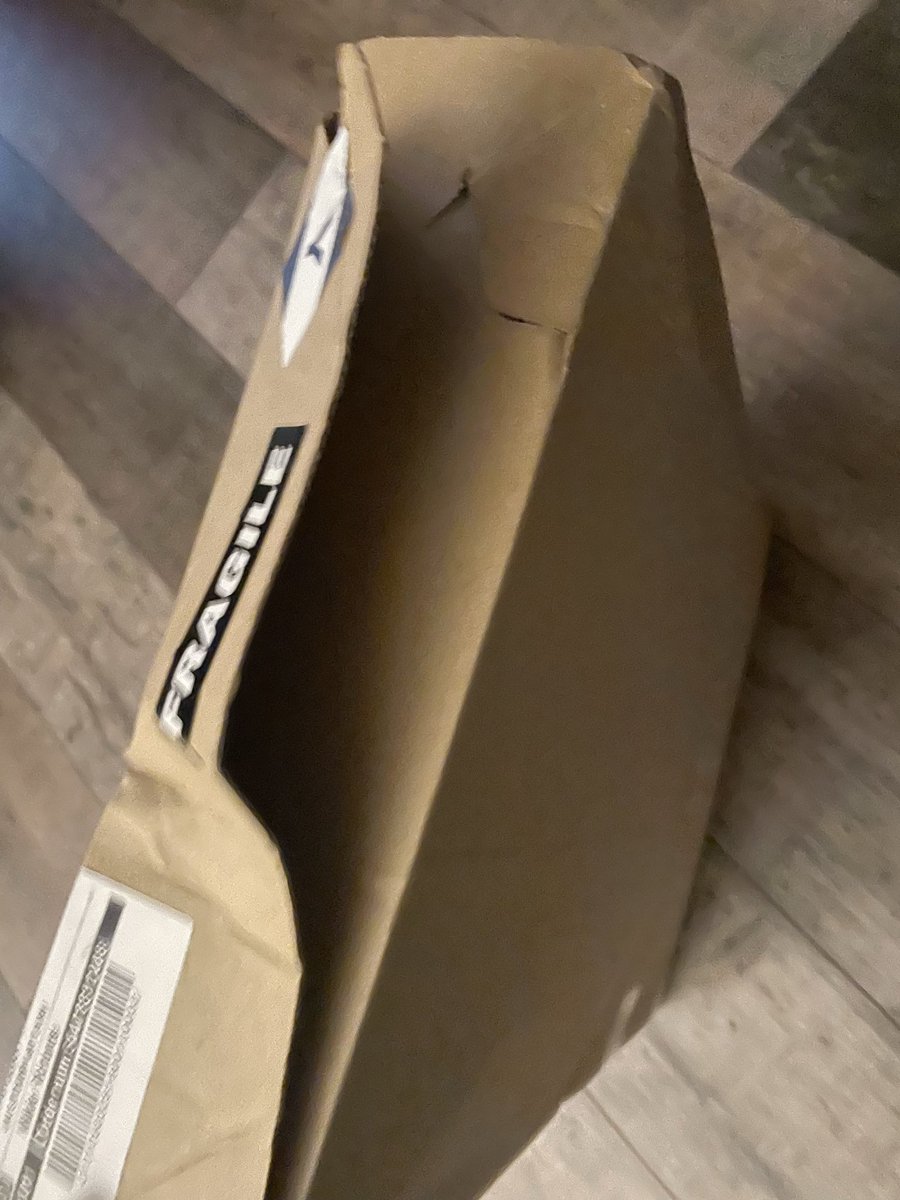 B6wdy's tweet photo. @evrisupportline another disgraceful delivery. My heart sinks every! time I see your company name pop up on a delivery. https://t.co/907RV94nAC
