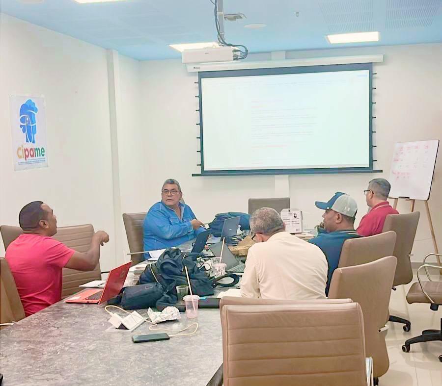 CentroCipame's tweet photo. El pasado 26, se presentó junto a líderes de @sintracarbon el primer informe de perfilación sociolaboral de trabajadores de #Cerrejón.
Igor Díaz, (Cipame) moderó el diseño del sistema de información que fortalecerá la toma de decisiones frente a la transición energética. ⚙️🌱 https://t.co/6I4yxC73nV