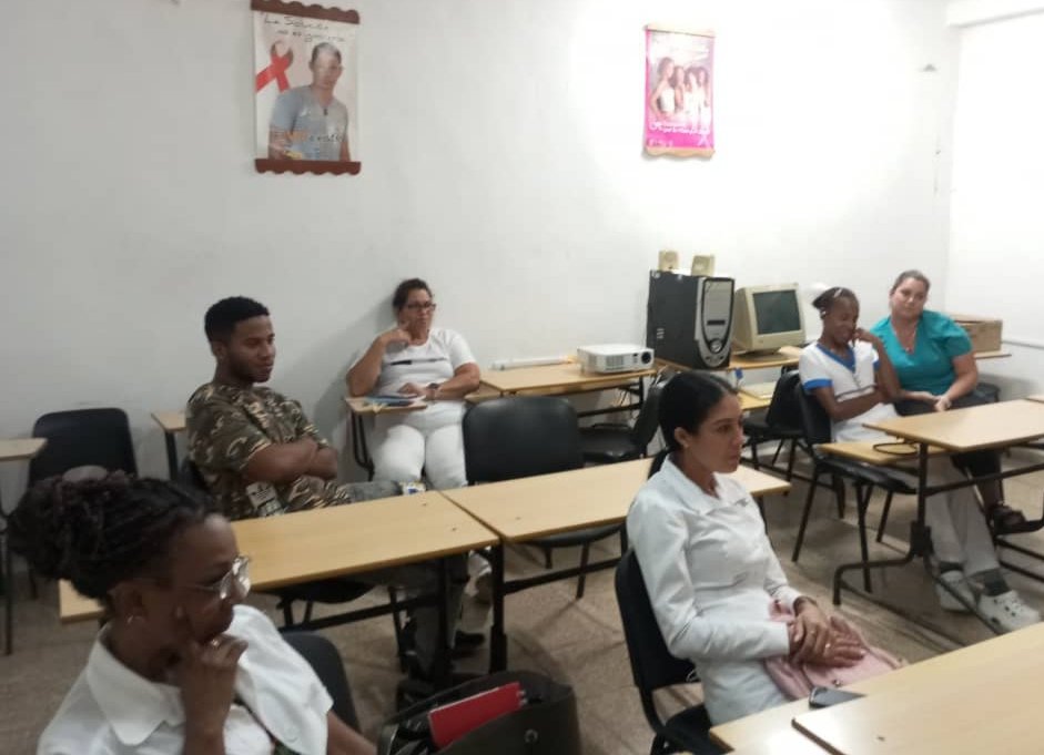OfeliaD2532's tweet photo. #jarucoporlavida #Mayabeque 
#JUNTOSSOMOSIMPARABLES 
Comienza para los GBT y personal de salud curso de actualización de la arbovirosis en nuestro municipio Jaruco. #lassludimporta https://t.co/9BR8Z54xUM