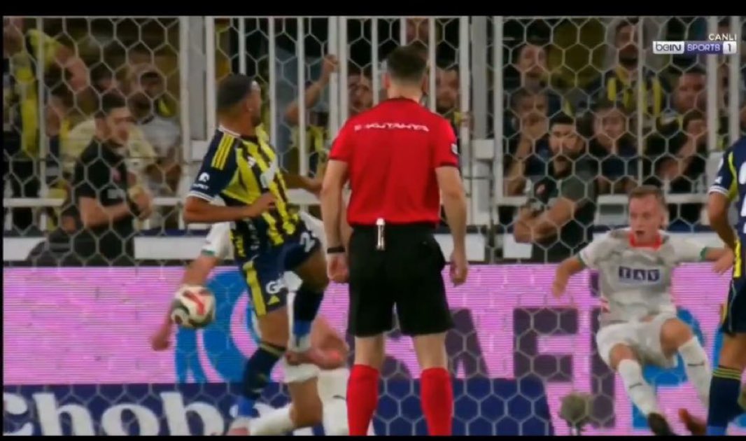 gs samsunspor maçında var hakemi olan onur özütoprak bizim alanyaspor maçında da son dakikadaki penaltımızı vermemişti herif 2 tane operasyonla gs'ye 4 puan hediye etti. bizden 2 çaldı gs'ye 2 hediye etti. allah belanı versin senin.