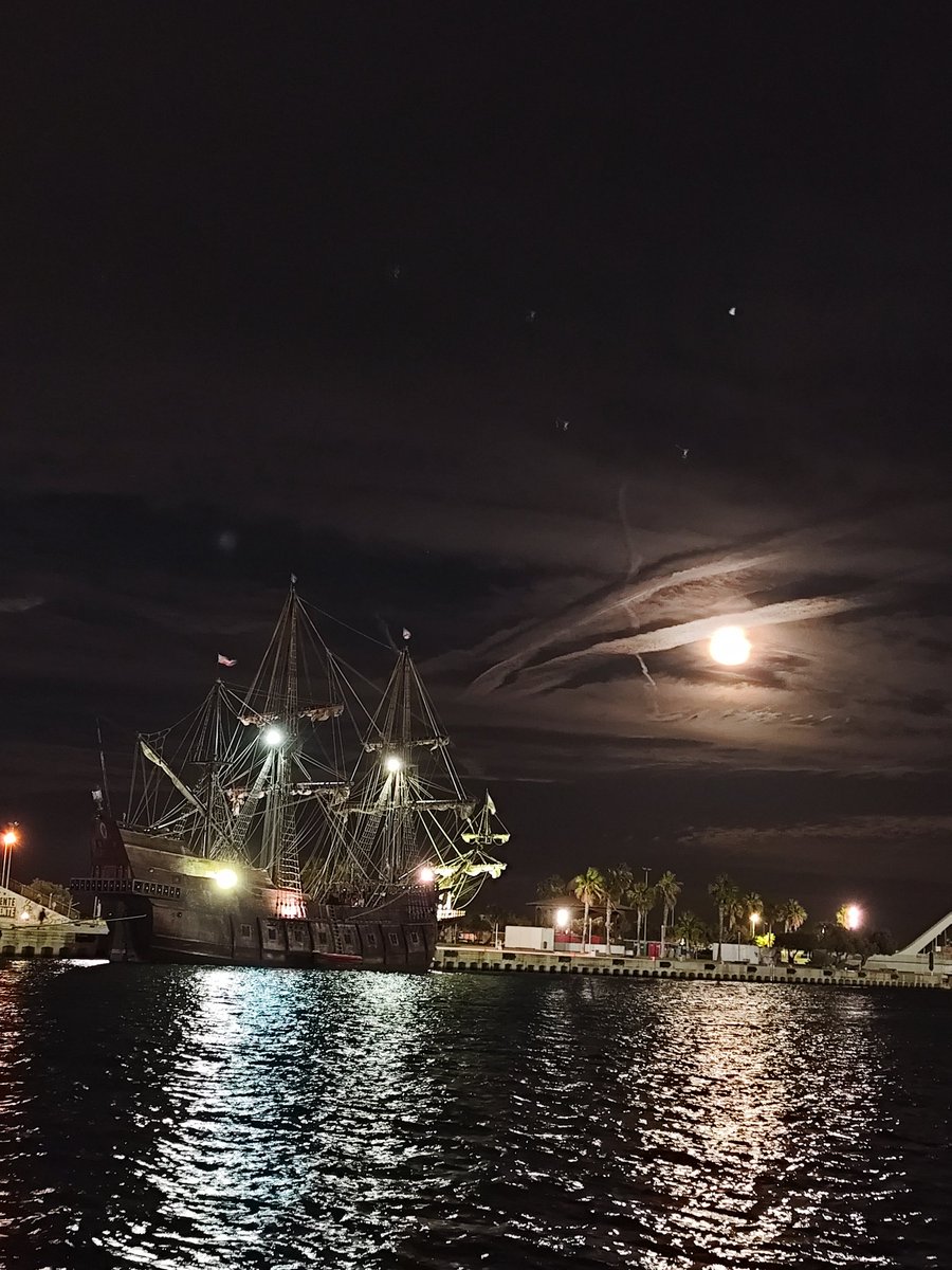 No es piratas del caribe, es el puerto de Valencia ❤️