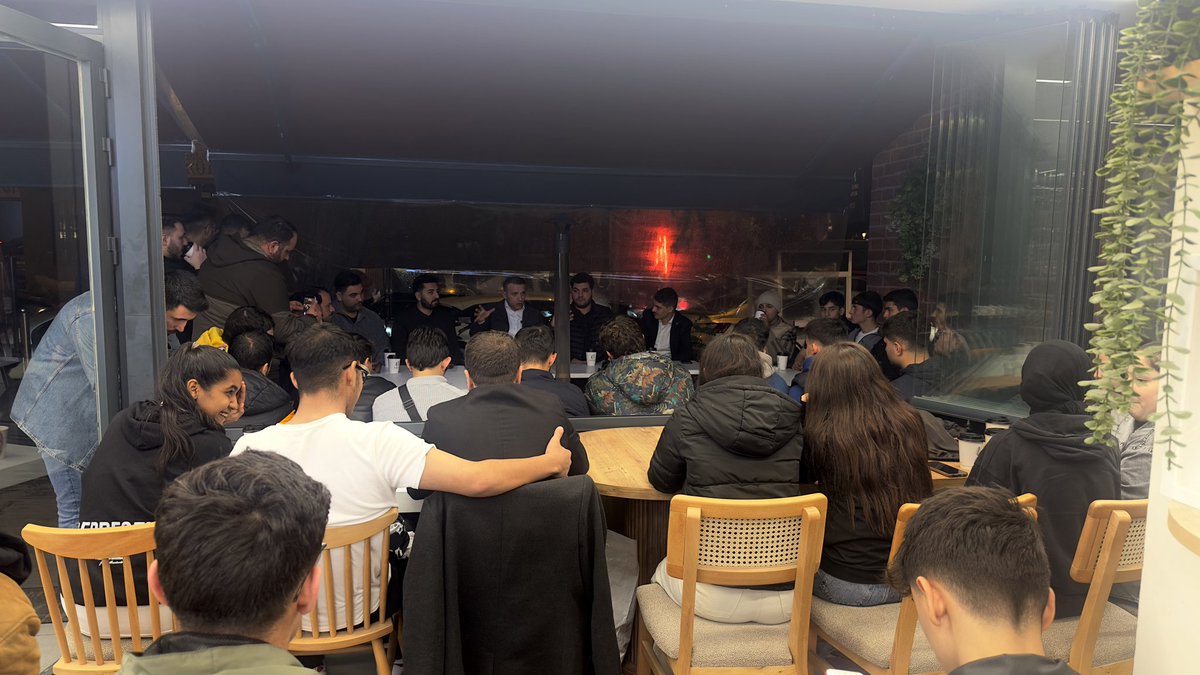 İlçe Gençlik Kolları Başkanımız @mehmetikbalkurtulus ve İl Yeni Seçmen Başkanımız @hasimkilicerr ’nın katılımlarıyla, İlçe Başkanımız <a href="/kasimfirat/">Kasım Fırat</a> ’ın teşrifleriyle ‘Bi Kahve, Bi Sohbet’ programımızı gerçekleştirdik.