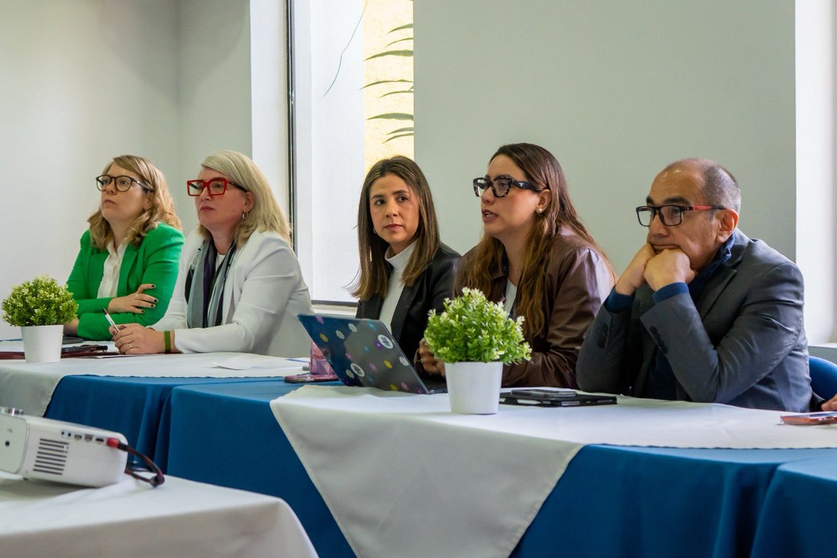 DefensoriaCol's tweet photo. Consolidamos con éxito la alianza binacional 2023-2025 con la Procuración Penitenciaria de la Nación de Argentina @PPNArg, un trabajo conjunto que fortaleció mecanismos de protección para las personas privadas de la libertad.

Lee la noticia completa acá 👉🏼: https://t.co/UapIjbQKBC
