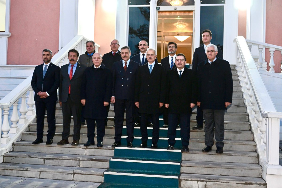 avibrahimK's tweet photo. Ulaştırma ve Altyapı Bakanımız Sayın Abdulkadir Uraloğlu ile birlikte Erzurum Valiliğimizi ziyaret ettik.

Nazik ev sahiplikleri ve samimi misafirperverlikleri için Erzurum Valimiz Sayın Mustafa Çiftçi’ye teşekkürlerimi sunuyorum. https://t.co/1uzAo3BNbr