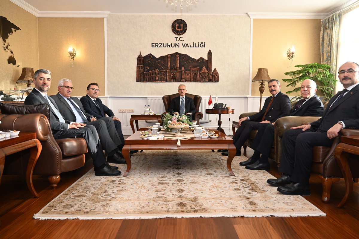Ulaştırma ve Altyapı Bakanımız Sayın Abdulkadir Uraloğlu ile birlikte Erzurum Valiliğimizi ziyaret ettik.

Nazik ev sahiplikleri ve samimi misafirperverlikleri için Erzurum Valimiz Sayın Mustafa Çiftçi’ye teşekkürlerimi sunuyorum.