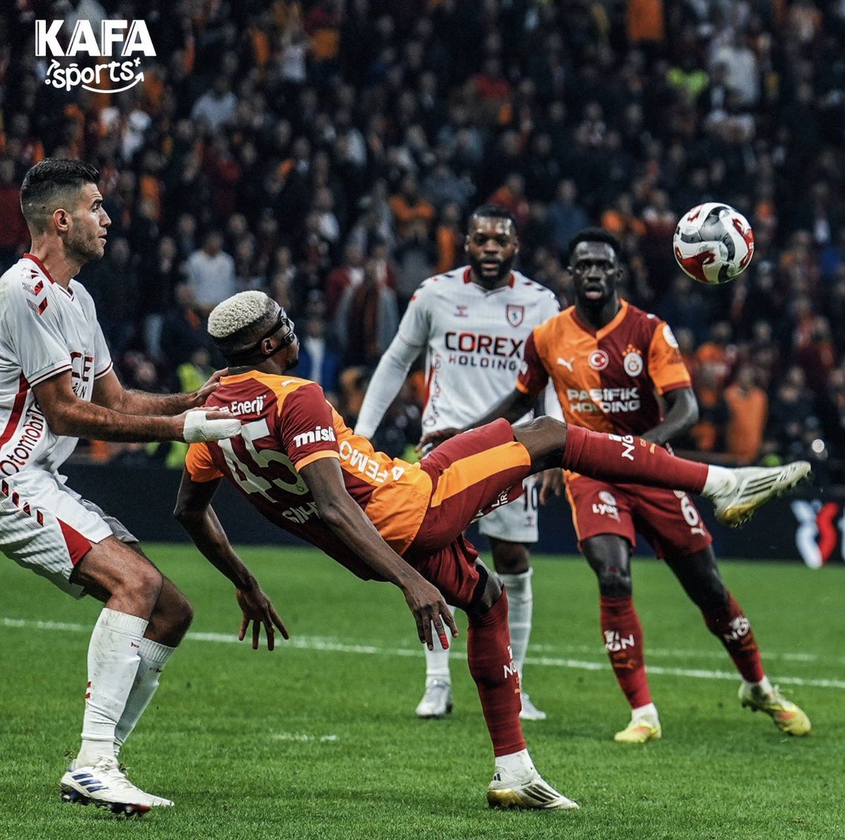 45 milyon Galatasaraylı senden razı.
Gemisini kurtaran Kaptan Victor Osimhen.
