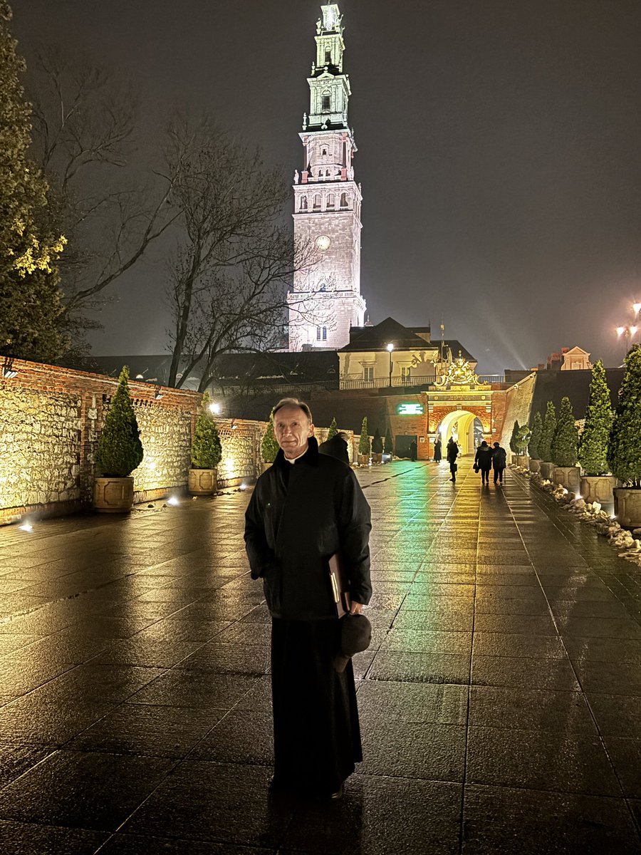 Dzisiaj o godz. 21:00 rozpocznie się Apel Jasnogórski zapowiadający XXVI Dzień Modlitwy i Pomocy materialnej Kościołowi na Wschodzie. Apel poprowadzi Ks. Leszek Kryża TChr - dyrektor Zespołu Pomocy Kościołowi na Wschodzie przy KEP