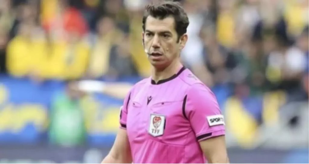 VAR hakemi Onur Özütoprak.. 
Fenerbahçe-Alanyaspor.
Galatasaray-Samsunspor.
Şampiyonluk yarışında 4 puana direkt etki.