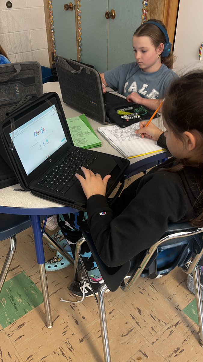 MrsSternberg's tweet photo. Choice Board Friday~~~Parts of speech videos, read a book, audio articles on American Revolution, cursive writing, writing/typing essays. @MelridgeElem #learningchoices https://t.co/bVGKDeoiuG