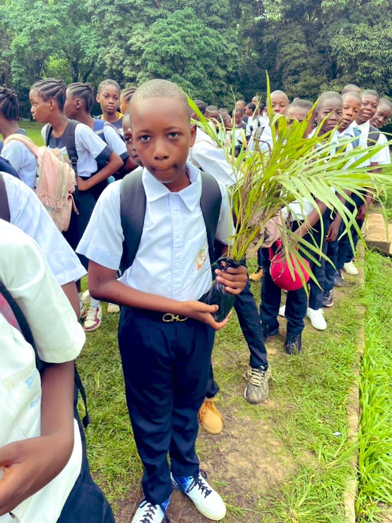 JesuitesACE's tweet photo. “La sauvegarde de la Création représente une véritable vocation pour chaque être humain, un engagement à accomplir dans la Création même, sans jamais oublier que nous sommes des créatures parmi les créatures, et non des créateurs.”
Pape Léon XIV
📸Journée de l’arbre -Coll. Kubama https://t.co/y3WjeqJU5e