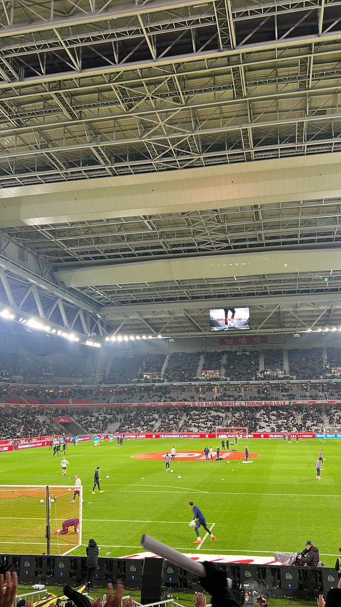ju_gmbr's tweet photo. Match day !!! 
Allez le LOSC !!! ❤️🤍 https://t.co/qeFFG23Y8x