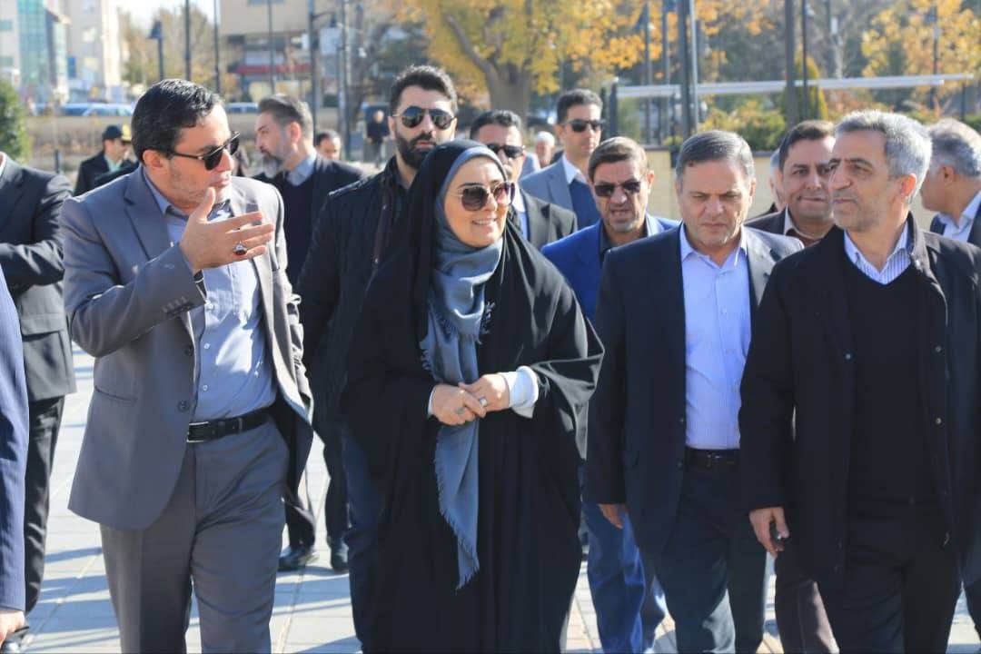 PadDolat's tweet photo. در جریان سفر #فرزانه_صادق وزیر راه و شهرسازی به استان زنجان ۴۵۷۷ مسکن طرح نهضت ملی مسکن به بهره‌برداری رسید و عملیات ریل‌گذاری دو خطه مسیر زنجان-قزوین، ساخت ۸ مدرسه، ۶ مسجد و بهسازی ۲۸ کیلومتر جاده در این استان آغاز شد. https://t.co/AyV4XYalup