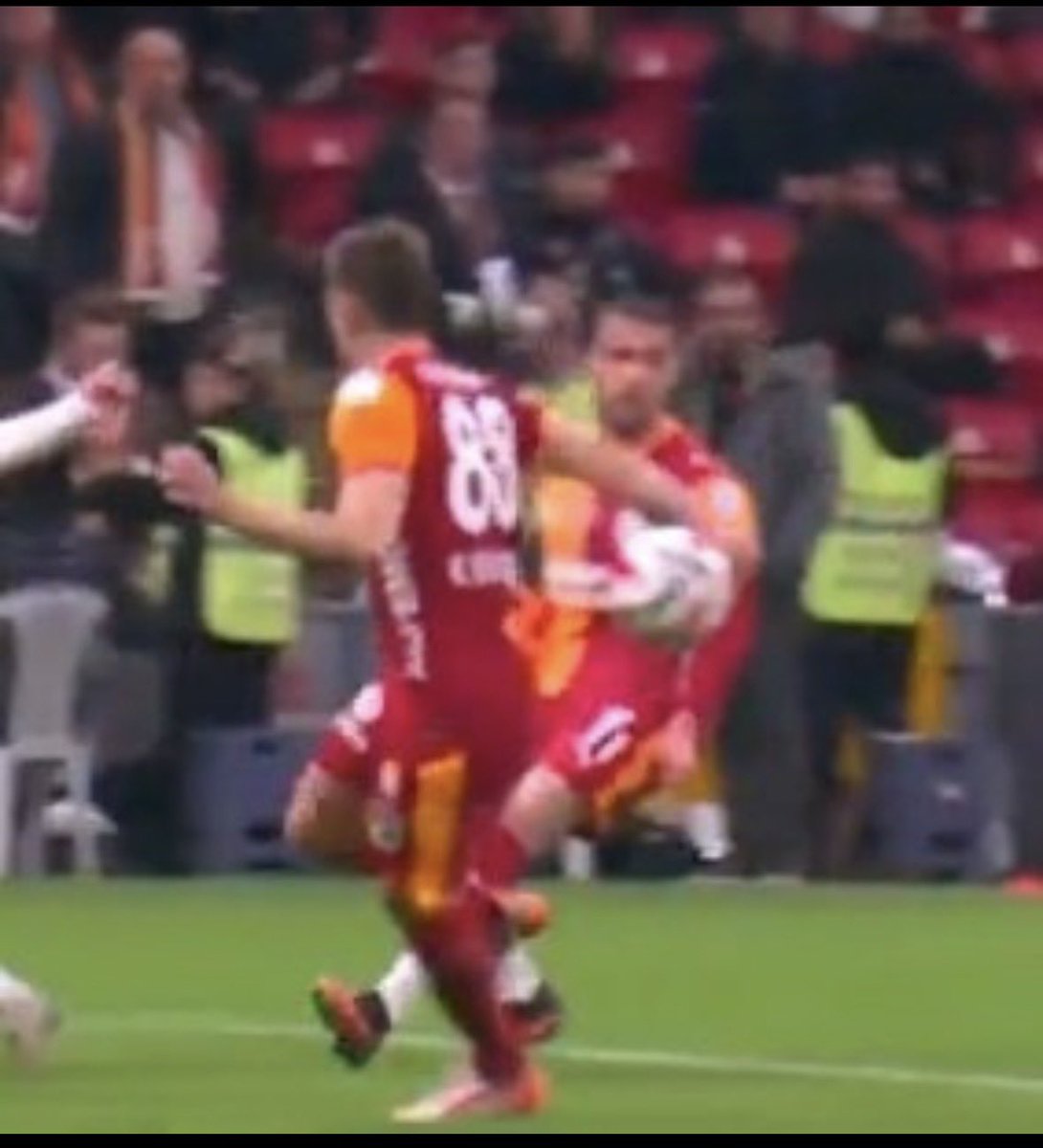 <a href="/syhULANbyzULAN/">Umut Beşiktaş</a> Utanmaz herifler suna doğal pozisyon diyorlar