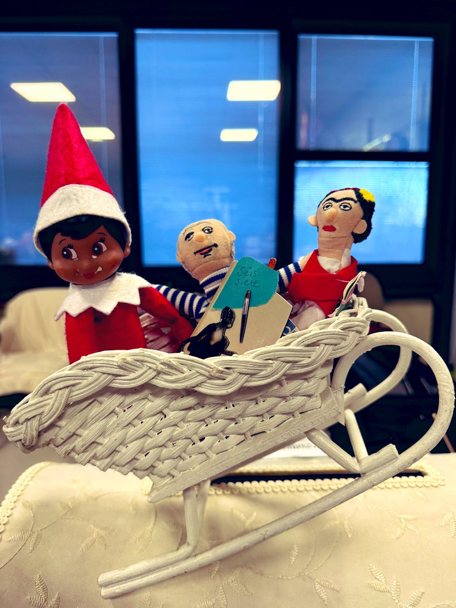 The most wonderful time of the year❤️<a href="/HowittMS/">HMS Dalers</a> 
María juega con Pablo Picasso &amp; Frida Kahlo.