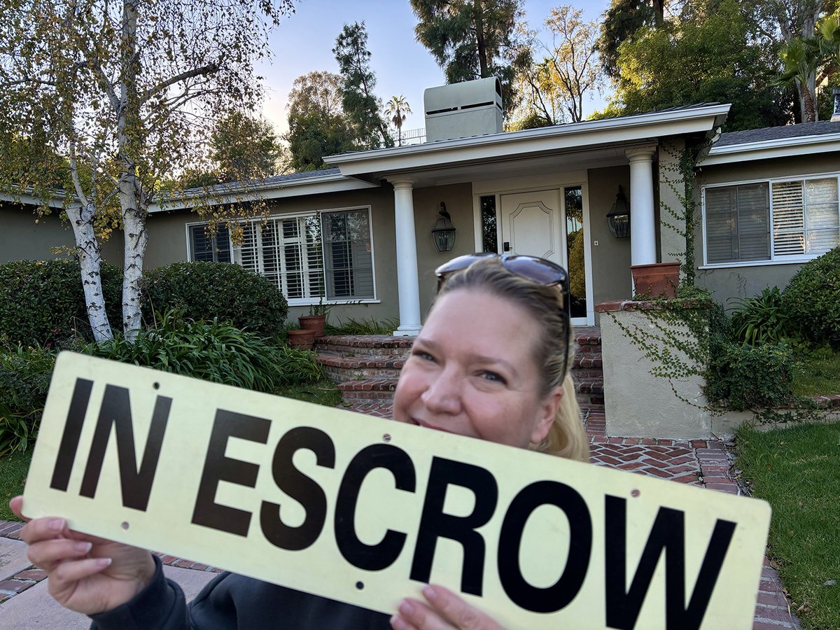 Tracey Sells LA tweet media