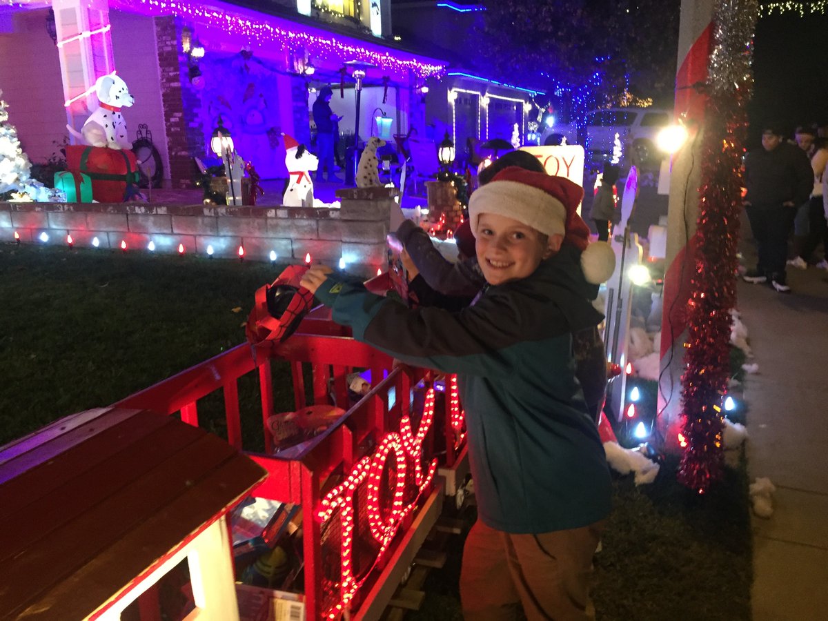 Tracey Sells LA tweet media