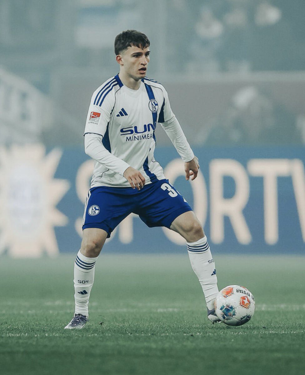 EKscouting's tweet image. Told you all about Vitalie Becker.

Today vs Fortuna Düsseldorf:
- Most duels won (10)
- Most tackles (7)
- Scored a goal
- Man of the Match.

He’s heading one way only, upwards.