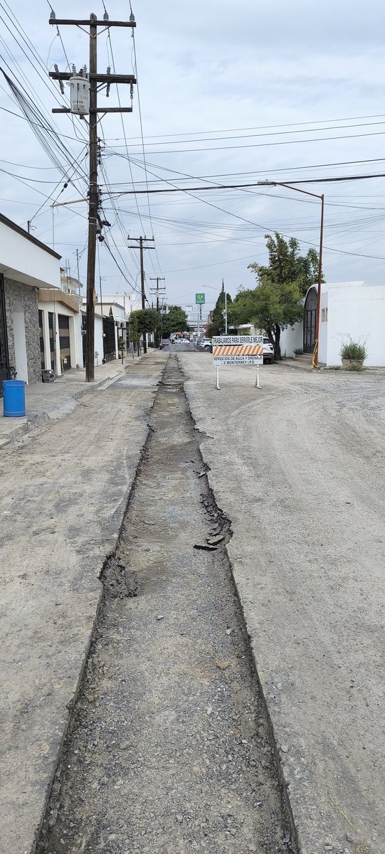 AllBlan's tweet photo. Una semana sin movimiento ni intención de termina el trabajo, mientras los vecinos sufriendo en 25 de junio, col el roble.
@daniel_carrillo @ayd_monterrey @telediariomty https://t.co/FOyIbDLWtG