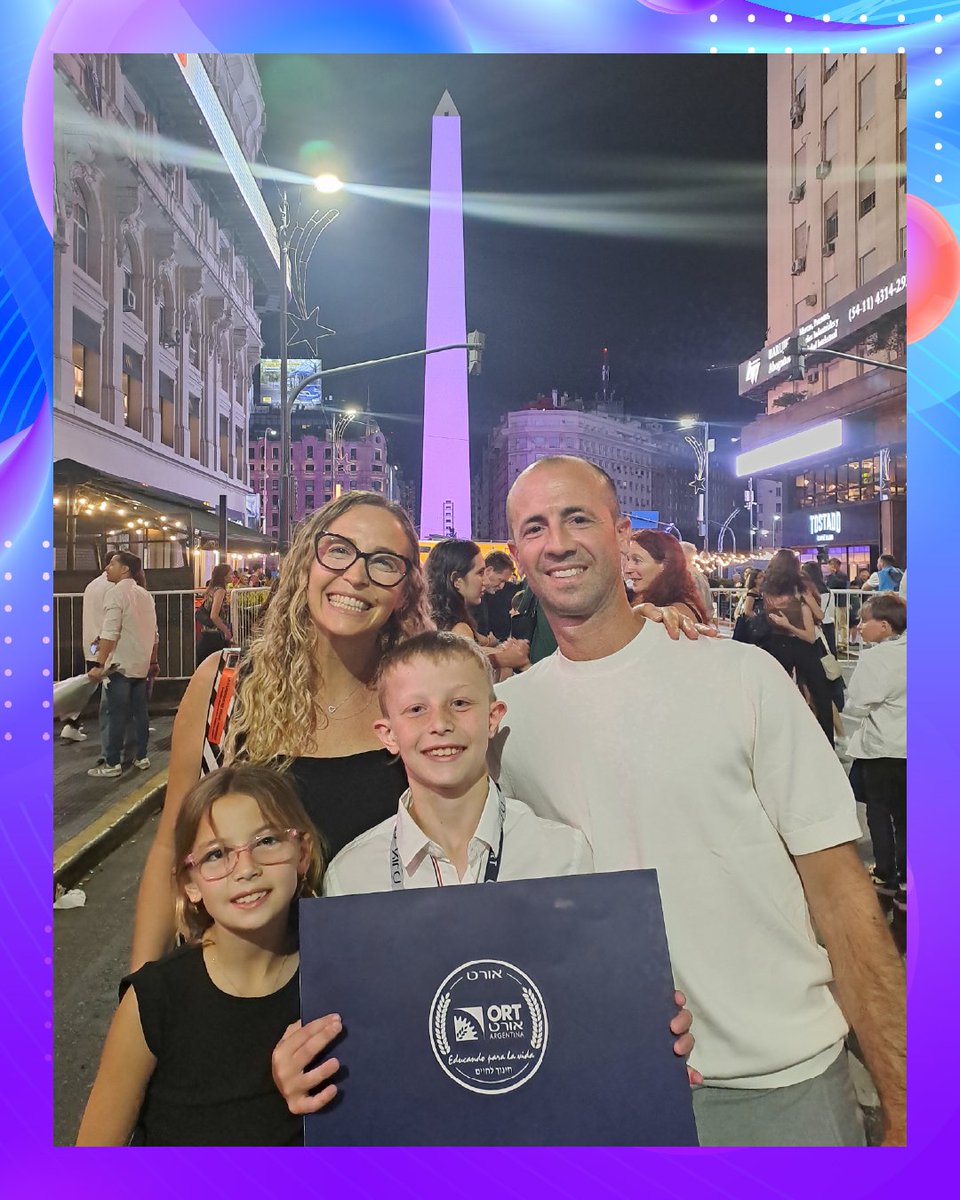 ORTArgentina's tweet photo. ¡Acto Académico de Egreso 2025 en #PrimariaORT! 📲 Algunas caras de felicidad y emoción en la mítica calle Corrientes. 💙

¡Felicitaciones a todos los estudiantes y sus familias! Gracias por elegirnos, 🔜 nos vemos el año que viene en #SecundariaORT. https://t.co/erOVo9H2Gj
