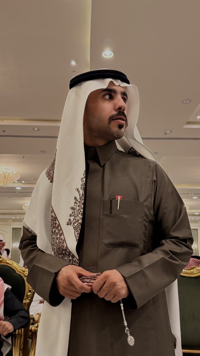 أنا ناتج طفولة قلب .. و عقلٍ قد غزاه الشيّب
يمر قلبي دروس الوقت ولا عمره شكى إرهاقه