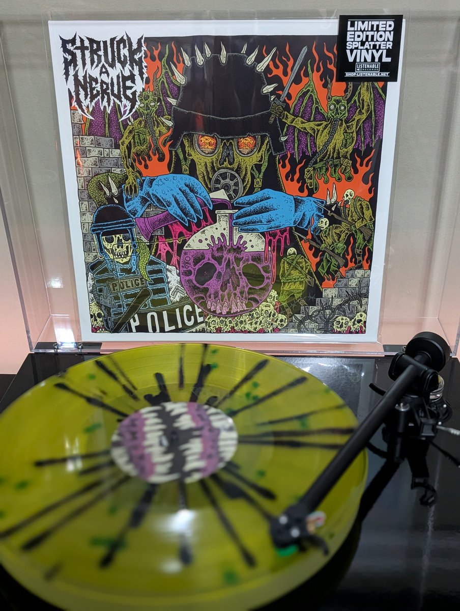 #FRIDAYMUSICATTACK 
#vinylrecords  #ThrashMetal 

Struck A Nerve - S/T  🇬🇧

Stunning debut album, even worthy of a #FITH from <a href="/KMANRIFFSMetal/">𝕶𝕸ä𝕹𝕽𝖎𝖋𝖋𝖘</a> 🤘🏻🔥🤘🏼
<a href="/Listenable/">Listenable Records</a>
