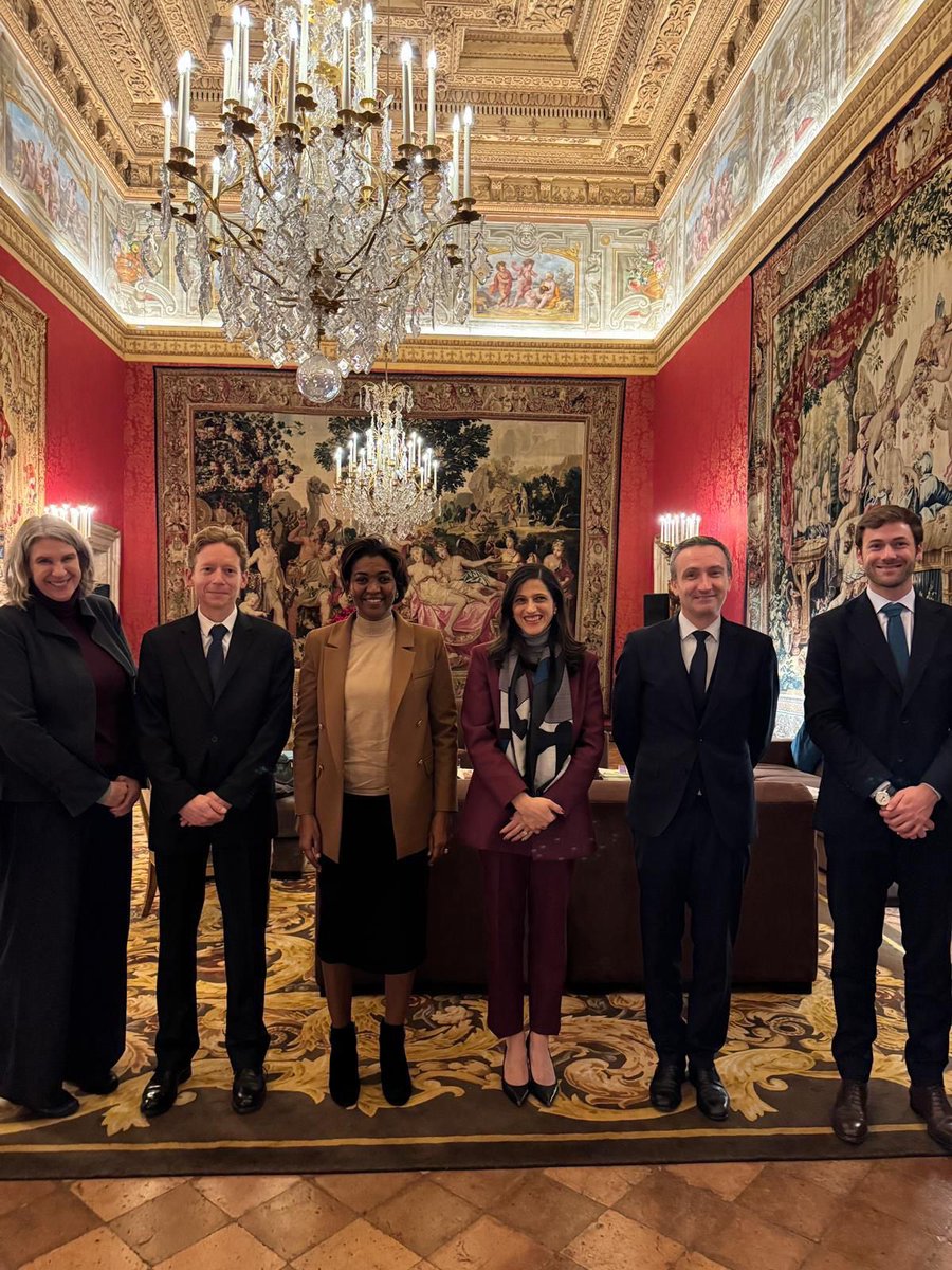 Avec nos partenaires multilatéraux présents à #Rome  : <a href="/WFP_FR/">PAM (WFP in French)</a>, <a href="/leFIDA/">Fonds international de développement agricole</a> et <a href="/FAO/">Food and Agriculture Organization</a> 

À l’heure où l’insécurité alimentaire est le quotidien de 2 milliards d’êtres humains, ces institutions jouent un rôle essentiel dans le renforcement de la sécurité alimentaire et la nutrition à