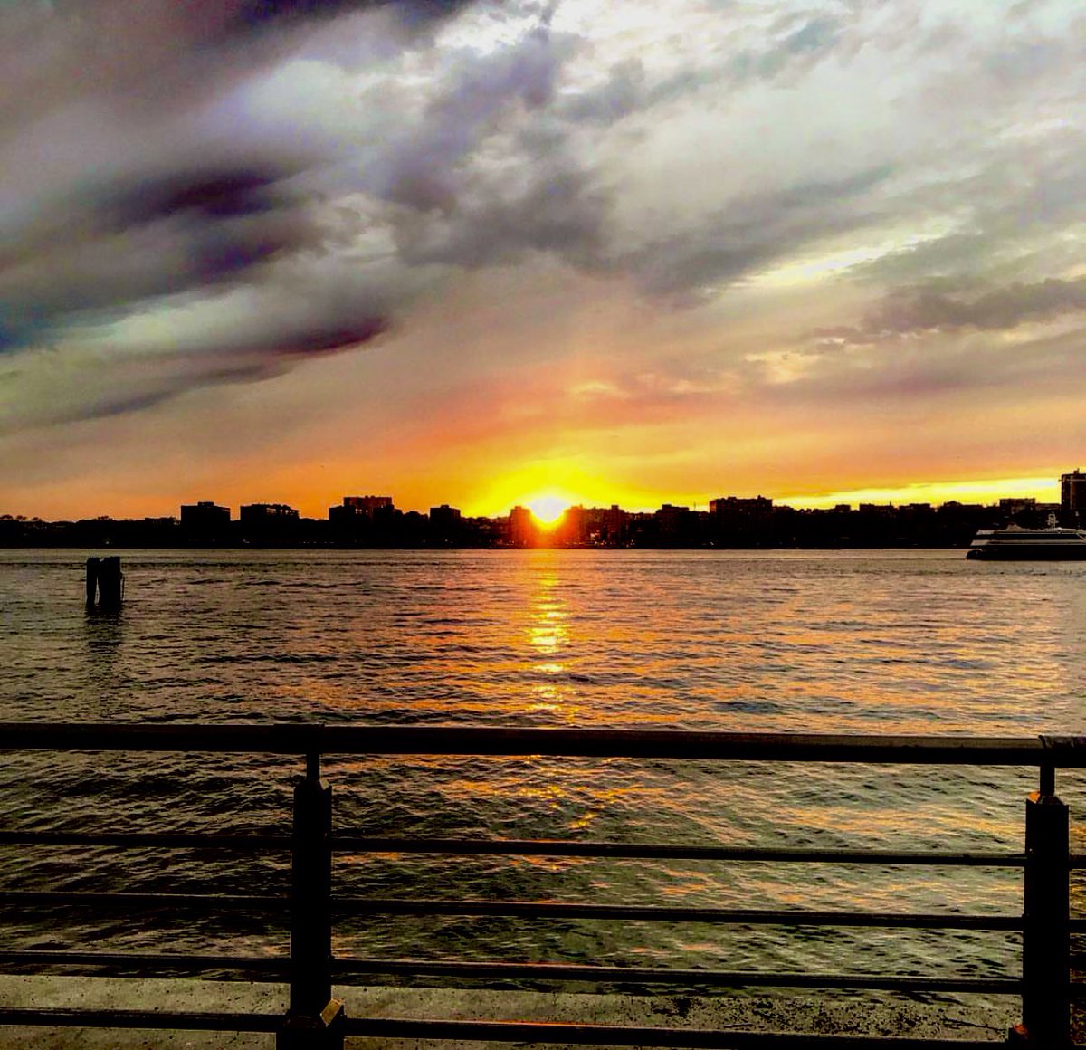 You enter a sunset/sunrise photo contest, what photo would you submit?

One of my favorite views 🌅 #nyc