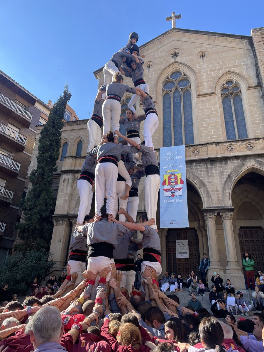 jotirallonga's tweet photo. @SantiLiebanaR Y los de la foto seguimos vivos y tenemos la espalda perfecta. Estábamos calentando para hacer Castells. Verdad @Tirallongues ??  😉😉 https://t.co/V5TkrS6dVr