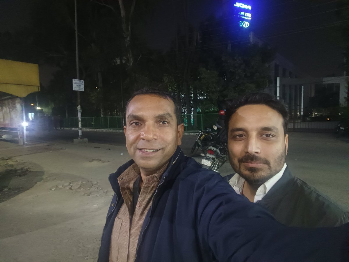 AnilYadavmedia1's tweet photo. Anil Yadav With Anil Yadav,

@AnilYadavmedia1 With @anilyadavmedia 

At Noida -  1:08 am https://t.co/qOD8Up6jaE