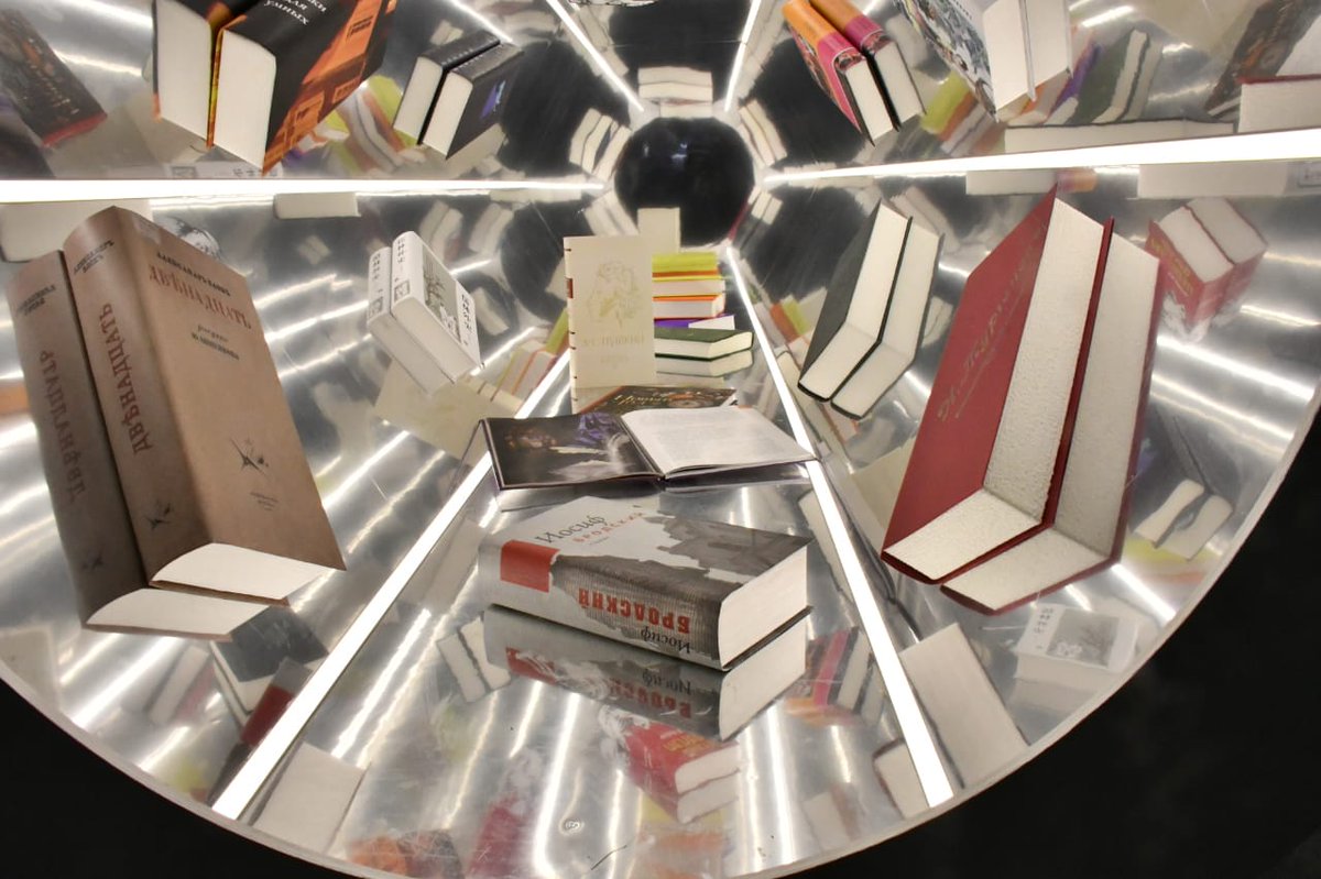 SportArtsCultur's tweet image. Day 2 | Moscow International Book Fair
South African authors are proudly showcasing their work alongside writers from around the world, promoting a vibrant culture of reading and storytelling on the global stage. 🇿🇦📚 [1/3]

#MoscowBookFair #SAAuthors #InspiringANationOfWinners