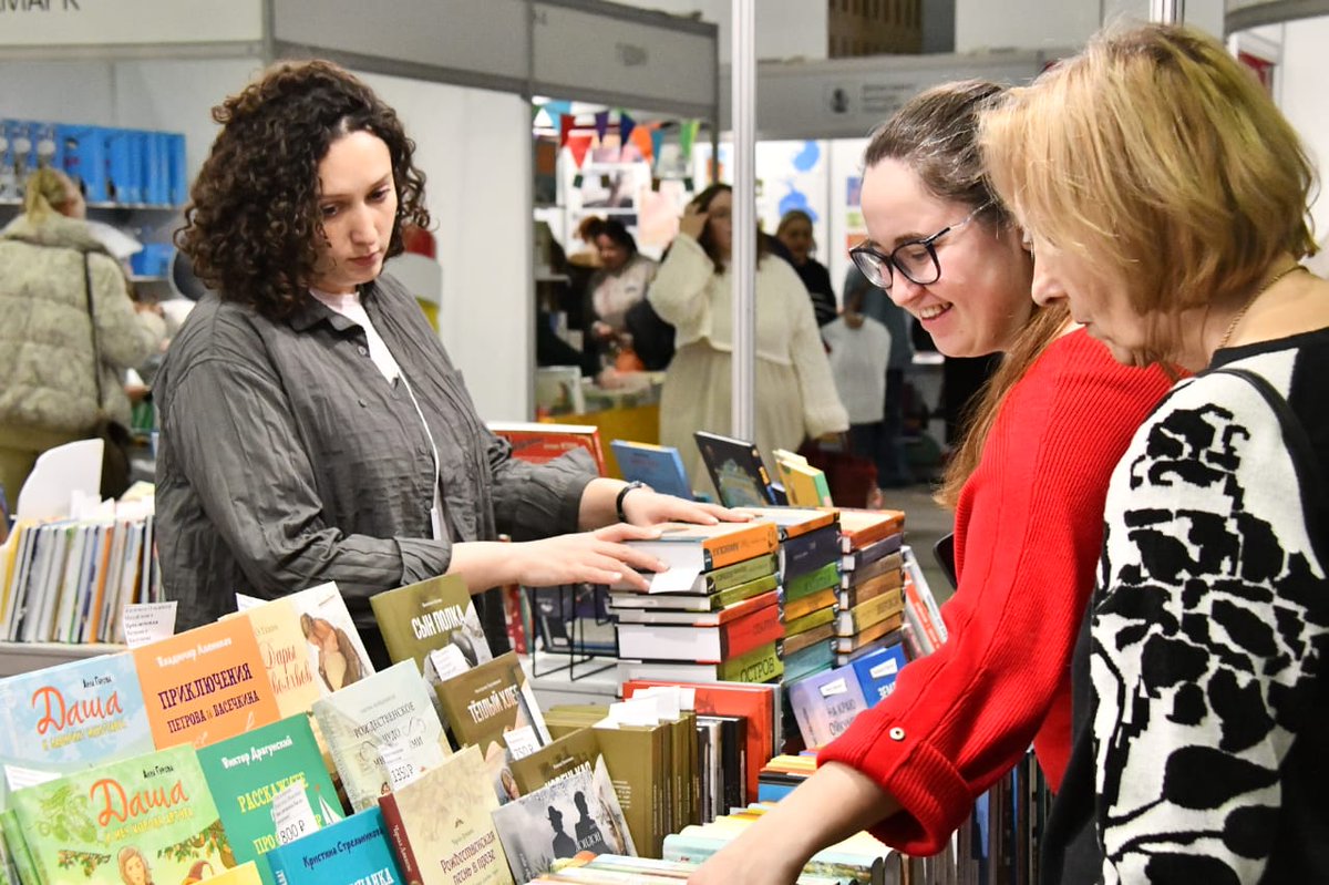 SportArtsCultur's tweet image. Day 2 | Moscow International Book Fair
South African authors continue to shine on the global stage as they promote the culture of reading and storytelling in Moscow. 🇿🇦📚 [2/3]

#MoscowBookFair #SAAuthors #InspiringANationOfWinners
