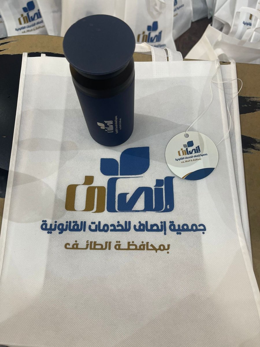 أقيم مساء اليوم الجمعة الموافق ٥/ ١٢/ ٢٠٢٥م  برنامج #نحن_معكم الذي يوافق #يوم_التطوع_السعودي_العالمي لعام 2025م في #تيرا_مول استقبلنا فيه زوار الجمعية وتم تقديم #الاستشارات_القانونية #التثقيف_المجتمعي #هدايا_تذكارية