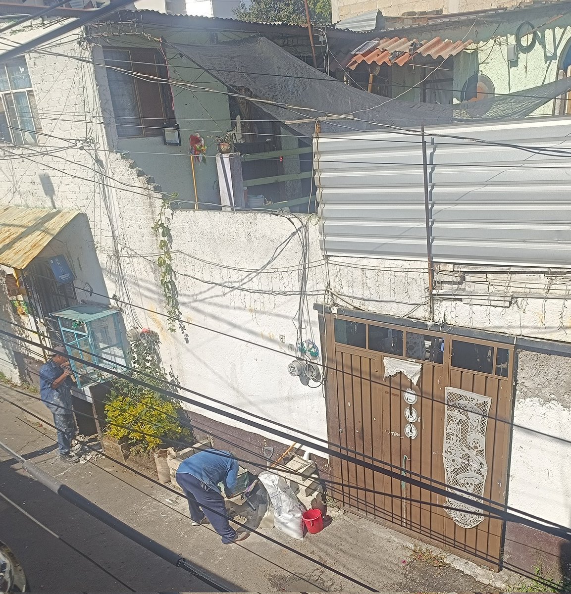 karimdominguez's tweet photo. @XochimilcoAl  @CamachoCirce @UCS_GCDMX solicito su atención para que paren esta construcción que obstruye la calle. Cda Rosas barrio San Marcos 16050 https://t.co/bwH3zxsCSj