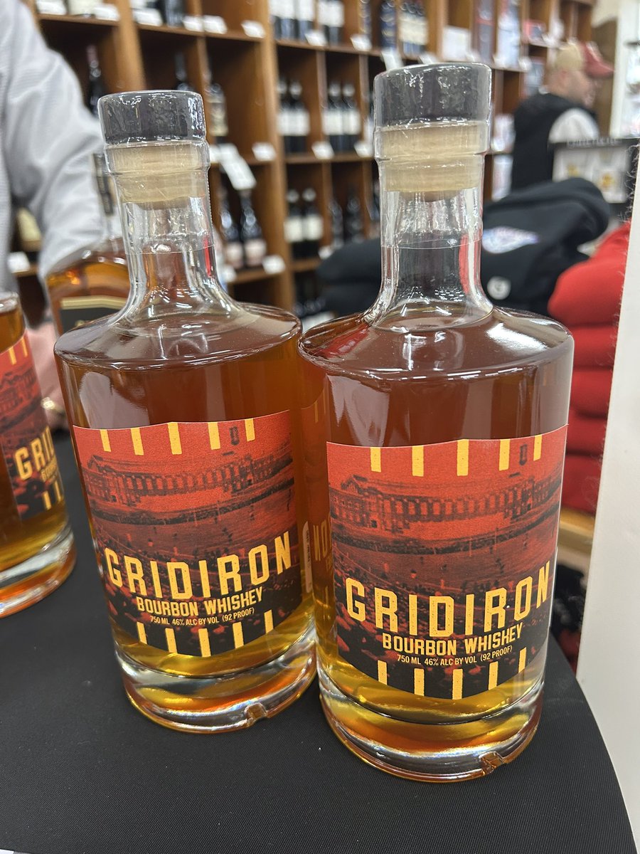 CycloneGridiron's tweet image. If you're feeling the need for a cocktail right now, here are a couple recipes featuring Gridiron Bourbon. #APourWithAPurpose