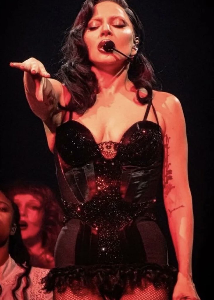 MAYHEMBallTour's tweet photo. Old / New https://t.co/on0scZryZq