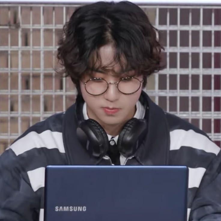 d0kiokidoki's tweet photo. Jisung's fanfic > Minsung

Un idol no debería escribir un fanfic romántico sobre si mismo y su mejor amigo ¿Verdad? 

https://t.co/QPvHsCDbT2 https://t.co/pwRPzRERM8