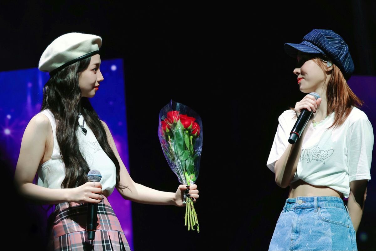 jiminjeoyi's tweet photo. 💙🤍 https://t.co/bK5N7kC8in