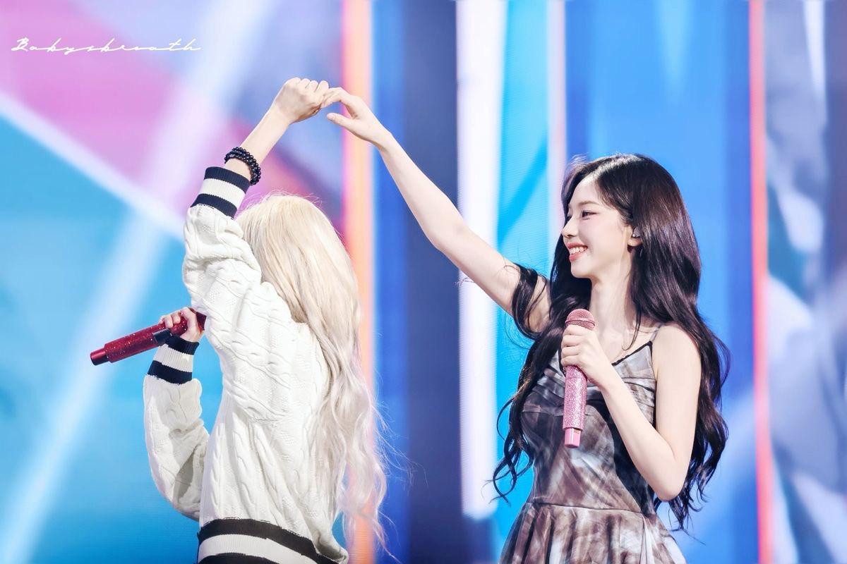 jiminjeoyi's tweet photo. 💙🤍 https://t.co/bK5N7kC8in