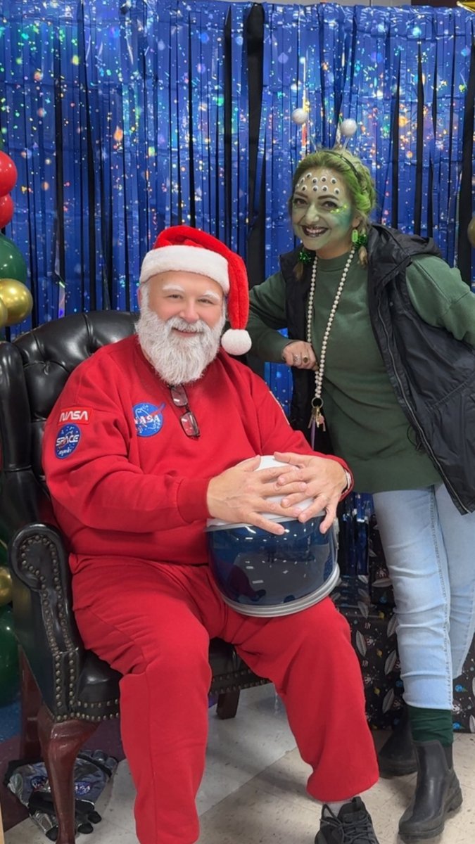 MrsThompsonTea1's tweet photo. Space Odyssey Night at CFE was a blast! Yes, I actually painted my whole face green and glued 10 googly eyes to my forehead in the spirit of Christmas and STEM activities! Love my @LockhartISD Thank you @_MrsLawrence_ for coordinating this awesome event for our students! 👽🤘🏼 https://t.co/4Gb83gYXTT