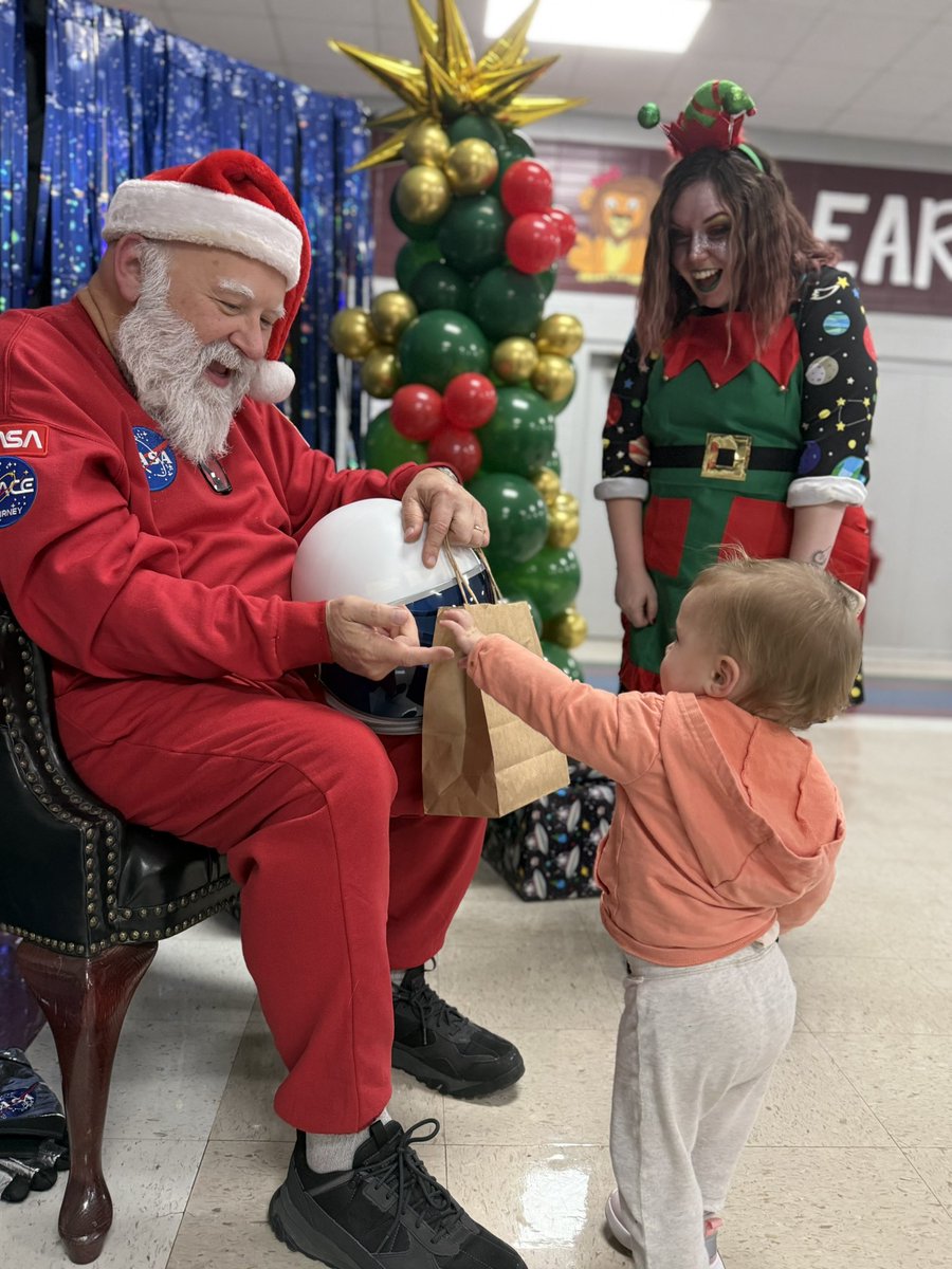 Space Odyssey Night at CFE was a blast! Yes, I actually painted my whole face green and glued 10 googly eyes to my forehead in the spirit of Christmas and STEM activities! Love my <a href="/LockhartISD/">Lockhart ISD</a> Thank you <a href="/_MrsLawrence_/">Nicky Lawrence</a> for coordinating this awesome event for our students! 👽🤘🏼
