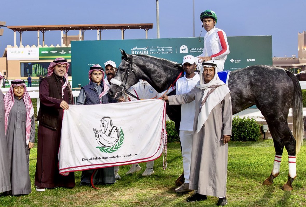 كؤوس المجد الاربعه تتلألأ في سماء اسطبل أبناء الملك عبدالله هذا المساء في يوم البطولات التاريخيه 
لجياد الاسطبل (الابيض)  عرين الكؤوس الذهبيه .
❤️🤍 1000 مبروك لمهندس انجازات الاسطبل الابيض وباني امجاده الامير #متعب_بن_عبدالله 🌹الفوز الرباعي المذهل بكأسي  سمو ولي العهد للانتاج