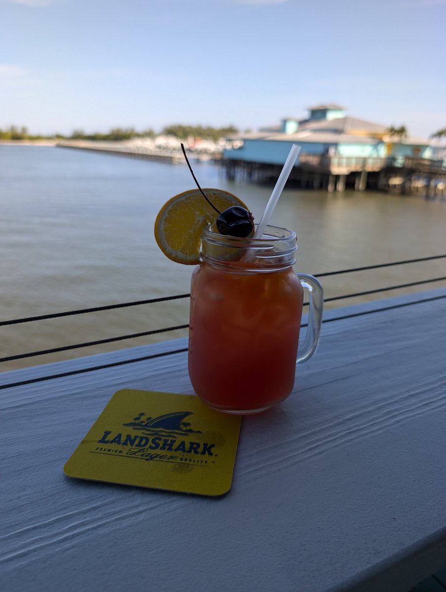 SeaRollers's tweet photo. 🌴 Ultimate Pre/Post-Cruise Hack in Sebastian: Squid Lips' Killer Drinks &amp; Seafood Over River! 🔥 Must-Try! https://t.co/huLMK3iRIZ