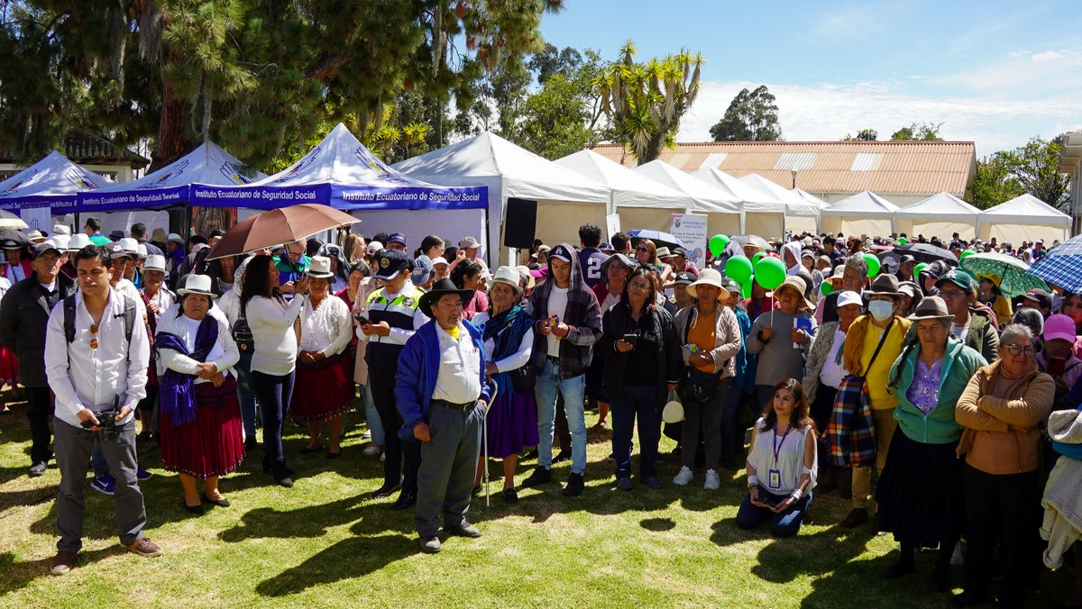 AzuayIESS's tweet photo. Con 48 dispensarios en la provincia y más de 45 mil beneficiarios, en el @IESSec  reafirmamos nuestro compromiso con la #SeguridadSocial y el desarrollo de nuestras comunidades. 🌱🤝 https://t.co/rBT9ajkZU8