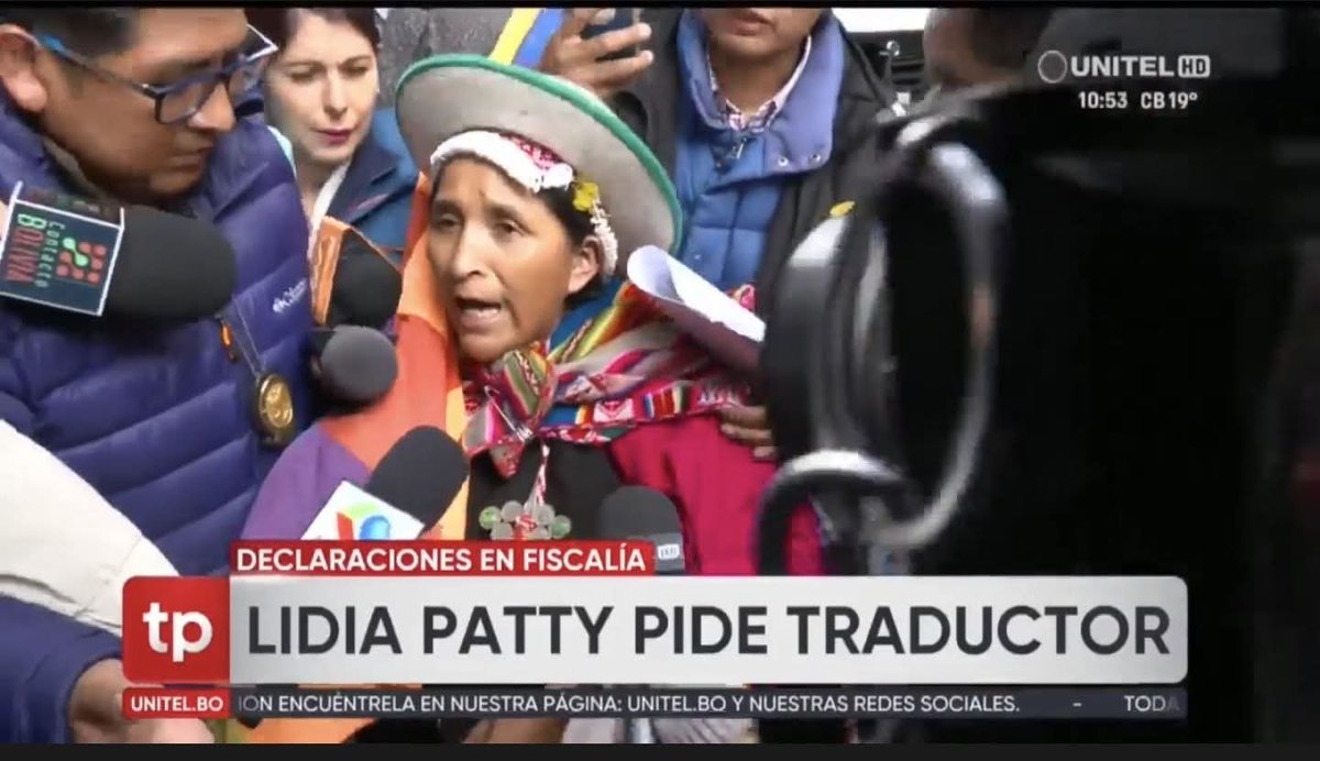 Lidia Patty, no sabe hablar en español y quiere declarar en quechua ante el Fiscal.

La Universidad Tecnológica Boliviana (UTB) que le dio título de Abogada tendrá que justificar si las clases de Derecho son en quechua, de lo contrario se debe cerrar esa universidad.