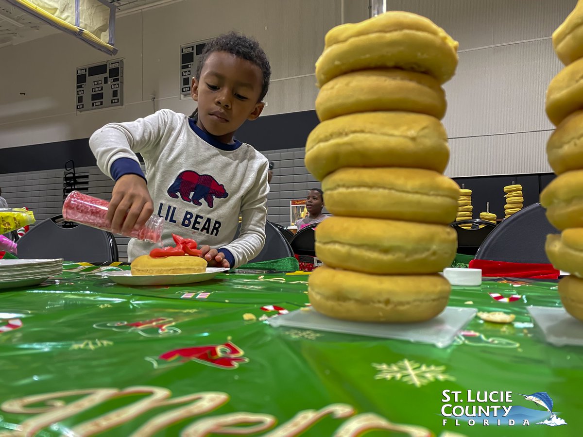 StLucieGOV's tweet photo. Join us for brunch with Santa at the Fenn Center on Dec. 13, 9 a.m. - noon! Enjoy treats &amp; photos $10 admission, kids 5 &amp; under free. Registering online at:  https://t.co/7VblnaiirW. #StLucieCounty #Parks #Events #BrunchWithSanta https://t.co/WuAbqkepRk
