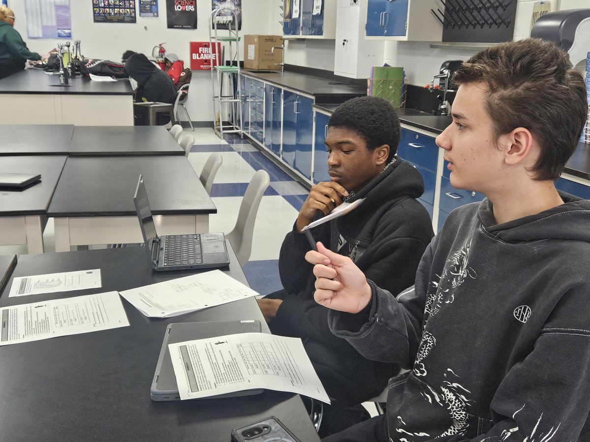 PhoebusHS1's tweet photo. Mrs. Hulick's Earth Science students have become meteorologists! They used tools to measure wind speed and calculate elative humidity, observed cloud types, sky conditions, and other factors to make data-based predictions.
@david_coccoli
@vibrown68
@VAeducatorLBI
@VickyHulick https://t.co/Jz1wNeVkUG