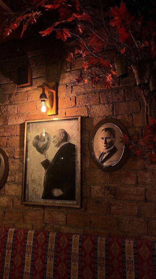 Sen bu çivisi çıkmış dünyada duvara asılan en güzel fotoğrafsın.