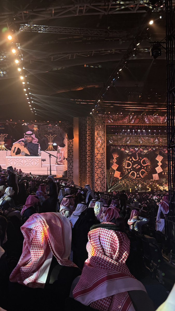 x3tm_'s tweet photo. ليله فنان ��لعرب https://t.co/UNqoGRZqYg