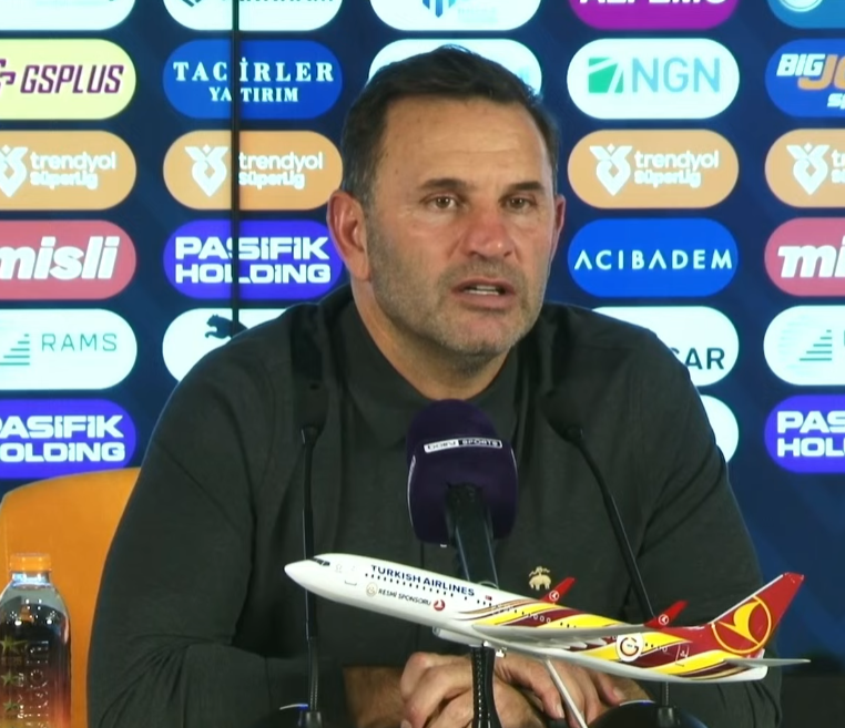 Okan Buruk: Fenerbahçe derbisinde aleyhimize belki 14-15 yanlış karar var. Böyle bir durumda saha kenarında sakin kalmanız çok zor. Bu kadar yapılan şeye rağmen oyuncularımın Fenerbahçe derbisinde çok sakin kaldığını düşünüyorum. Yaklaşık 40 dakika lehimize faul verilmedi.